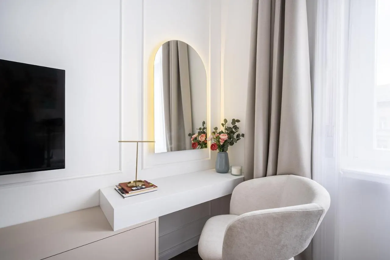Apartamento E13 - Grand Boulevard Heritage Suite - Best Location By Bqa Budapeste