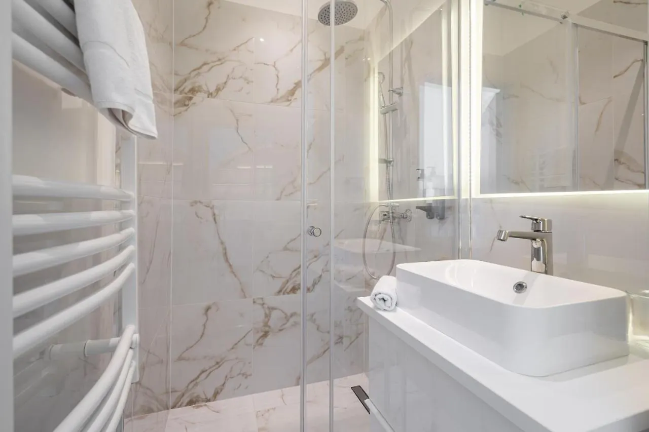 E13 - Grand Boulevard Heritage Suite - Best Location By Bqa Budapeste Apartamento