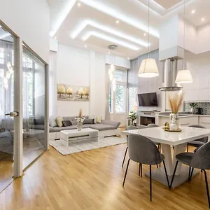 Luxurious & Spacious Downtown In Liszt Ferenc Square Apartment