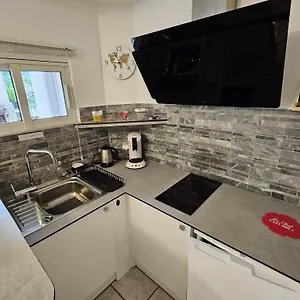 F2 Entièrement Refait à Neuf En 2021 + Parking. Appartamento Grasse