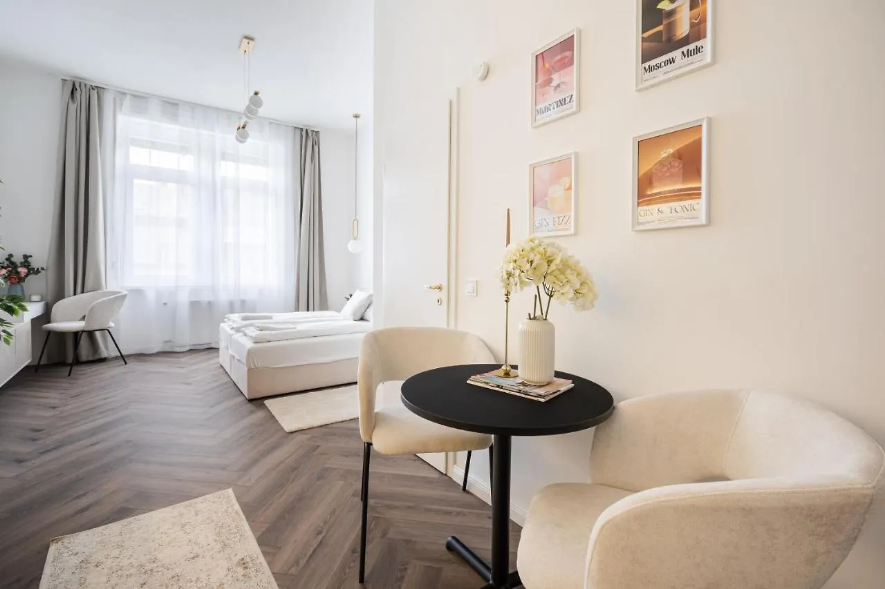 Apartment E13 - Grand Boulevard Heritage Suite - Best Location By Bqa Budapest Hungary