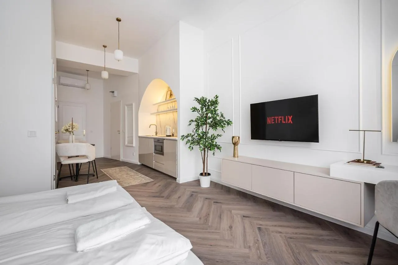 E13 - Grand Boulevard Heritage Suite - Best Location By Bqa Budapest 0*,  Hungary