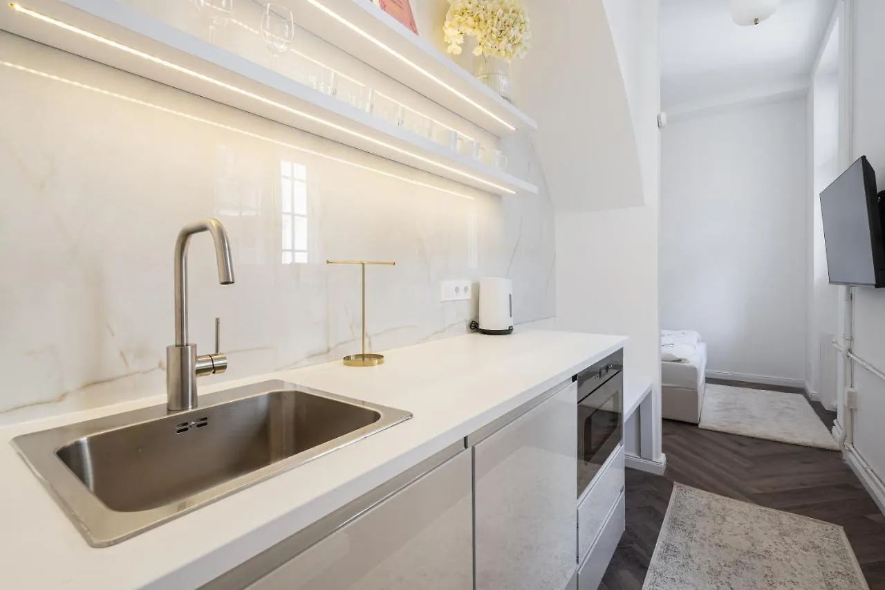 E13 - Grand Boulevard Heritage Suite - Best Location By Bqa Budapest