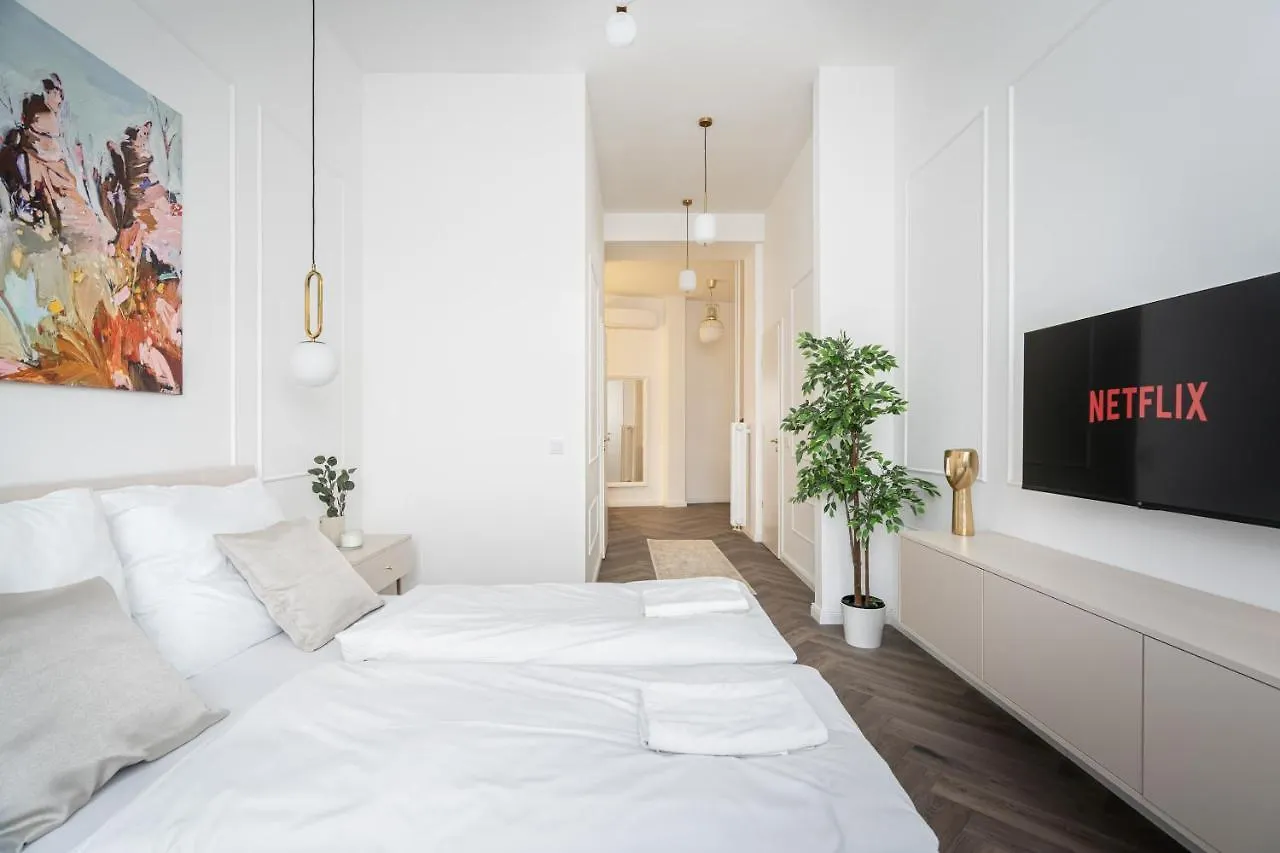 Apartment E13 - Grand Boulevard Heritage Suite - Best Location By Bqa Budapest