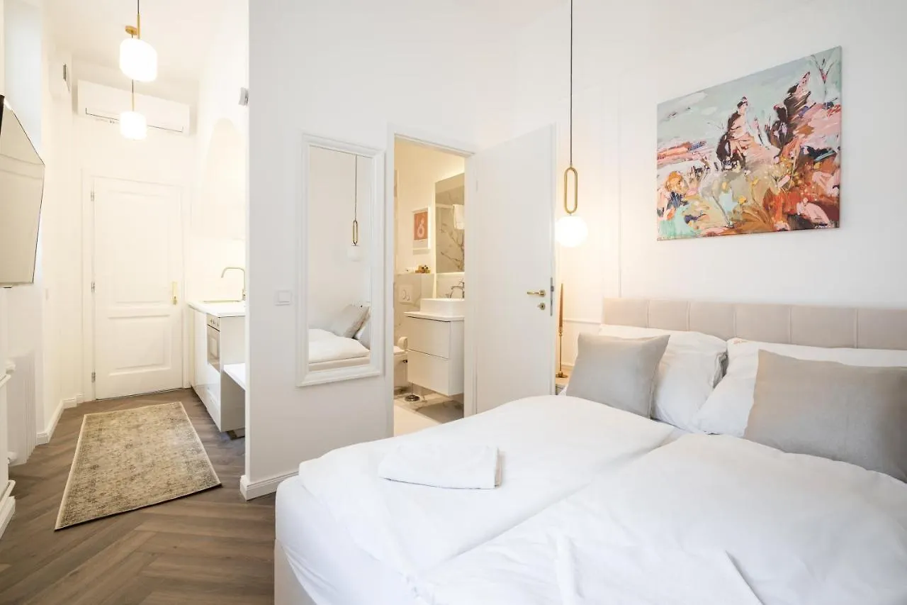 E13 - Grand Boulevard Heritage Suite - Best Location By Bqa Budapest 0*,
