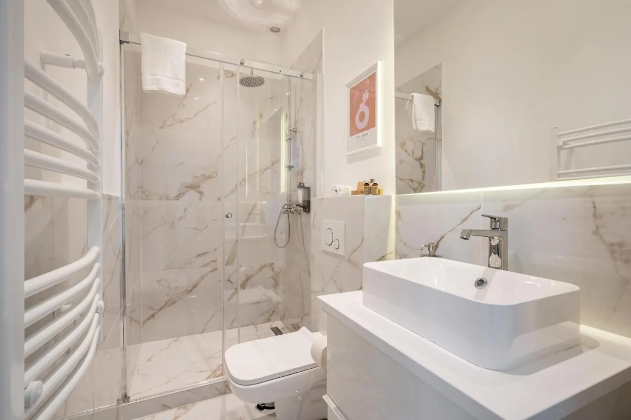 E13 - Grand Boulevard Heritage Suite - Best Location By Bqa Budapest