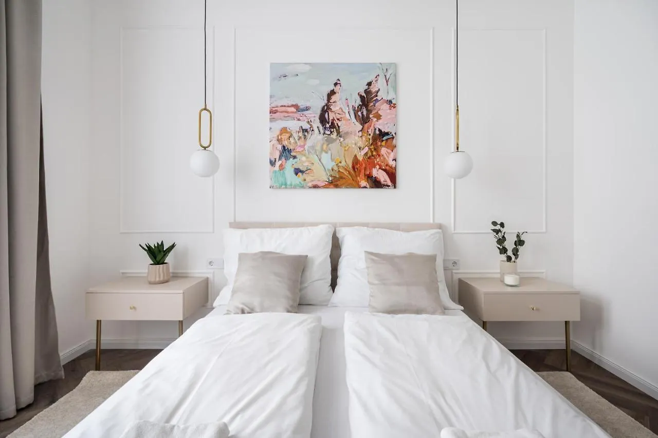 E13 - Grand Boulevard Heritage Suite - Best Location By Bqa Budapest