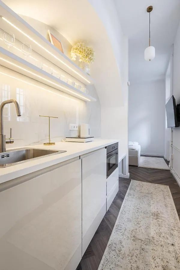 E13 - Grand Boulevard Heritage Suite - Best Location By Bqa Budapest Hungary
