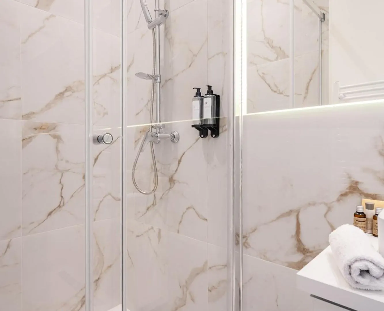 E13 - Grand Boulevard Heritage Suite - Best Location By Bqa Budapest
