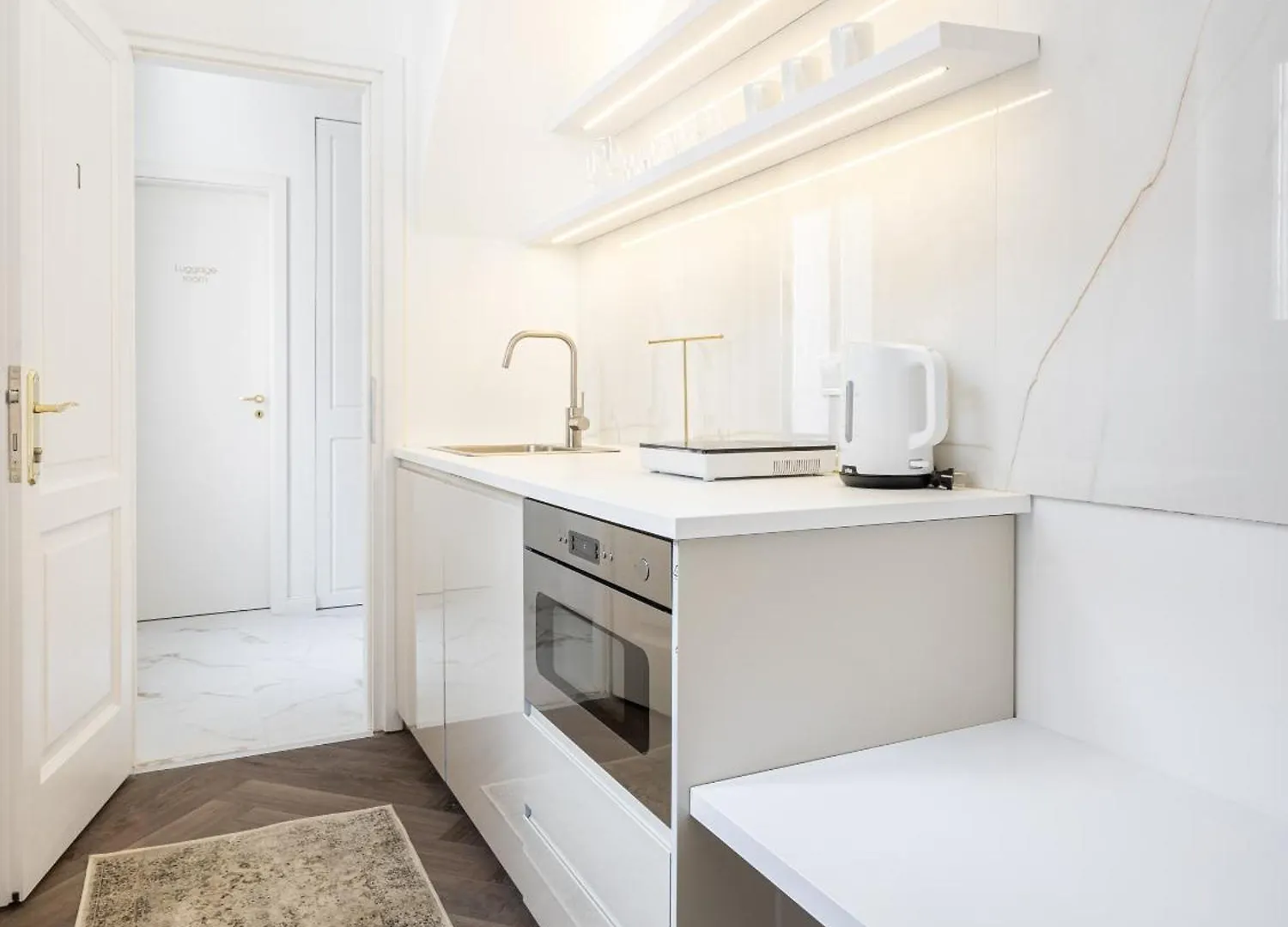E13 - Grand Boulevard Heritage Suite - Best Location By Bqa Budapest 0*,  Hungary