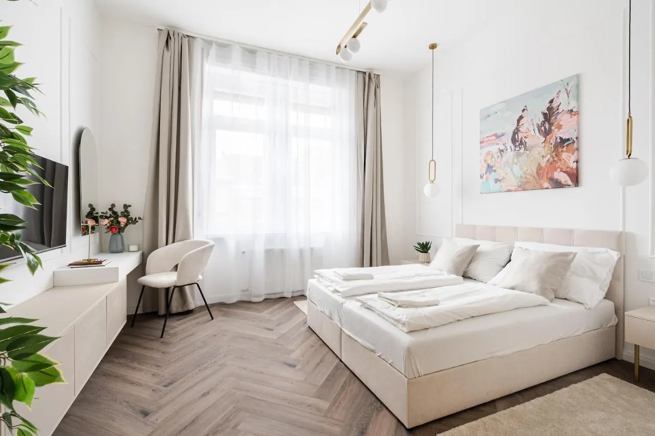 E13 - Grand Boulevard Heritage Suite - Best Location By Bqa Budapest