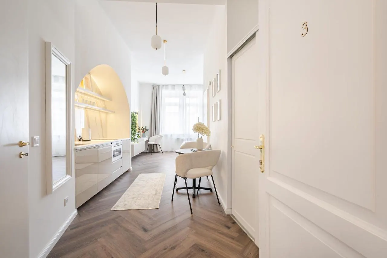 Apartment E13 - Grand Boulevard Heritage Suite - Best Location By Bqa Budapest