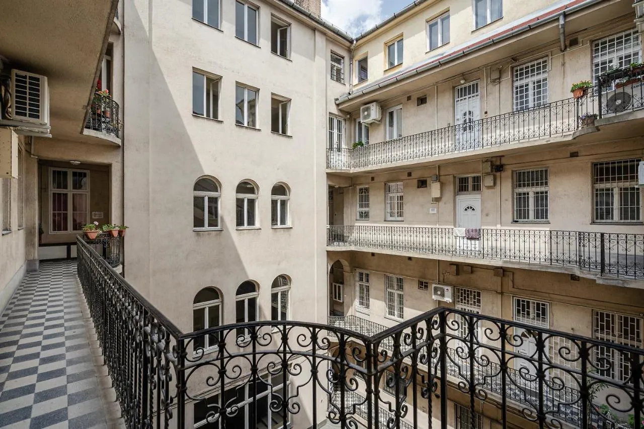E13 - Grand Boulevard Heritage Suite - Best Location By Bqa Budapest Apartment